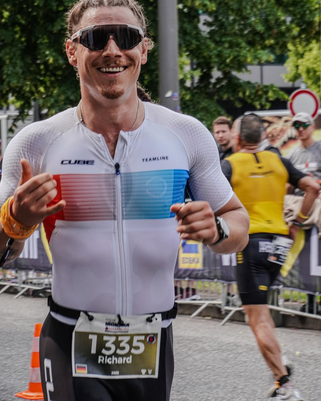 Ritschi beim Ironman Hamburg — Laufstrecke mit Startnummer 1335